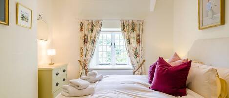 4 bedrooms, iron/ironing board, travel cot, free WiFi