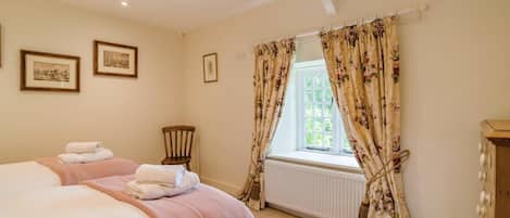 4 chambres, fer et planche à repasser, lit parapluie, Wi-Fi gratuit