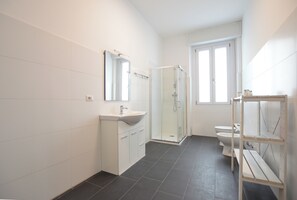 Dusche, Haartrockner, Bidet