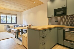 Coffee/tea maker, fridge, microwave, oven - Luderna - Apartamento Tanau A4 Cabirol (La Val d'Aran)