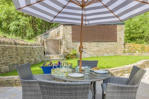 Outdoor dining - 2 Bed in Glossop (oc-h43766) (Glossop)