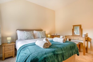 A hotel room with a bed, bedside tables, a dresser, and a mirror. - 3 Bed in Whatstandwell (oc-h42743) (Whatstandwell)