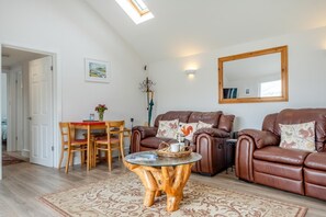 TV - 2 Bed in Cowes (oc-t44721) (Rew Street)