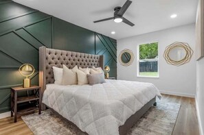 Iron/ironing board, WiFi, bed sheets - Furnished Austin Home | Sleeps 8 + Pool Table (Austin)