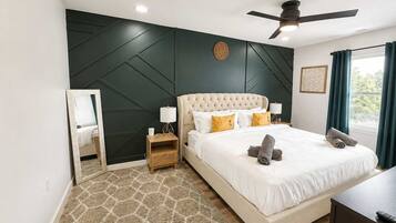 4 habitaciones, tabla de planchar con plancha, wifi y ropa de cama