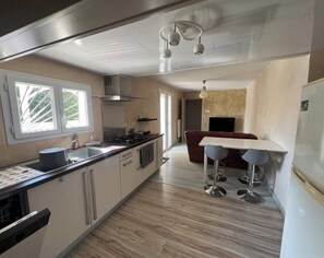 Private kitchen - Vrbo Property (Carcans)