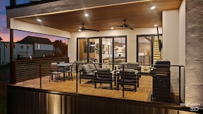 Outdoor dining - Slaughter Pen Flow Hub Trailside Epic Escape (Bentonville)