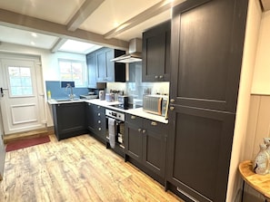 Microwave, oven, dishwasher, cookware/dishes/utensils - 1 Bed in Seamer (oc-m44753) (Seamer)