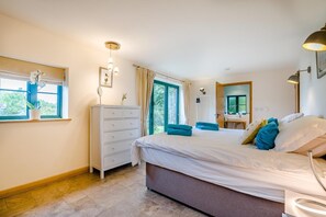 Bügeleisen/Bügelbrett, Reisekinderbett, kostenloses WLAN, Bettwäsche