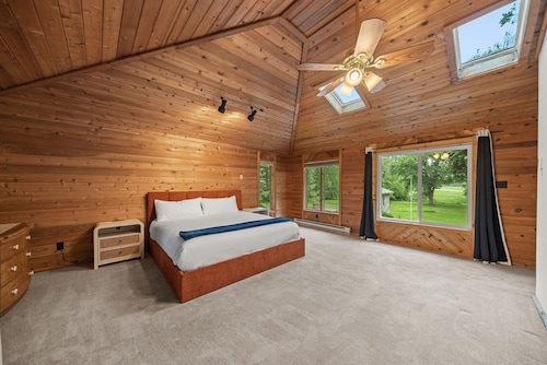 Creekside Lodge Retreat - Pool, Billiards & Arcade