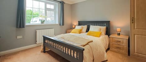 Iron/ironing board, travel cot, free WiFi, bed sheets