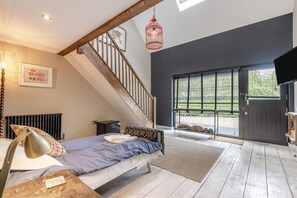 Bügeleisen/Bügelbrett, Reisekinderbett, kostenloses WLAN, Bettwäsche