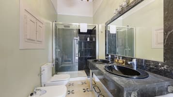 Shower, towels