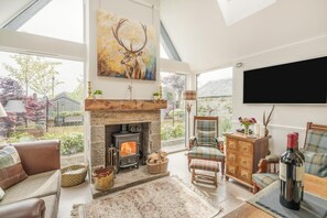 TV, fireplace - 1 Bed in Kirkliston (oc-o42755) (Kirkliston)