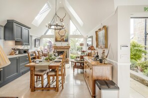 Dining - 1 Bed in Kirkliston (oc-o42755) (Kirkliston)