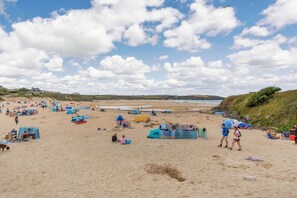Beach - 4 Bed in Padstow (oc-88475) (Harlyn Bay)
