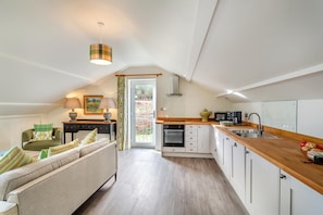 Microwave, oven, high chair, cookware/dishes/utensils - 2 Bed in Dunsop Bridge (oc-w33525) (Dunsop Bridge)