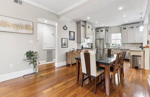 Dining - Charming Irish Channel 3BR- Minutes to French Quarter (New Orleans)