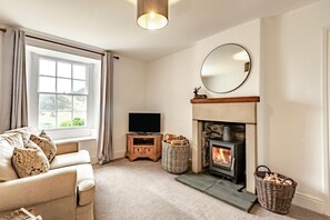 TV, fireplace - 1 Bed in Newlands (oc-h43762) (Borrowdale)