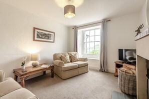TV, fireplace - 1 Bed in Newlands (oc-h43762) (Borrowdale)
