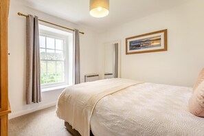 Iron/ironing board, travel cot, free WiFi, bed sheets - 1 Bed in Newlands (oc-h43762) (Borrowdale)