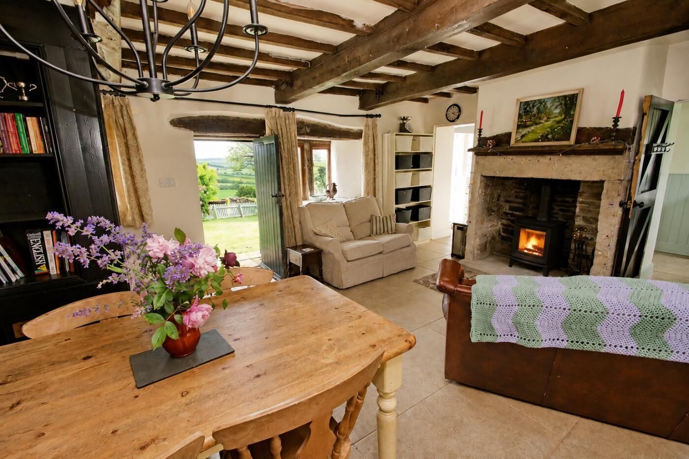 TV, fireplace