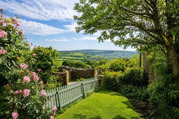 Property grounds - 2 Bed in Bradley (oc-w44709) (Skipton)