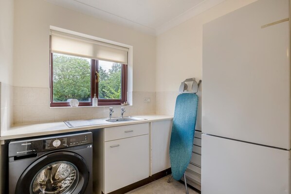 Interior - 4 Bed in Postwick (oc-m42734) (Postwick)