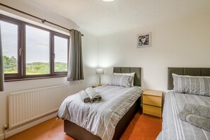 Iron/ironing board, travel cot, free WiFi, bed sheets - 4 Bed in Postwick (oc-m42734) (Postwick)