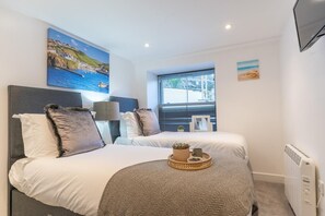 Bügeleisen/Bügelbrett, Reisekinderbett, kostenloses WLAN, Bettwäsche