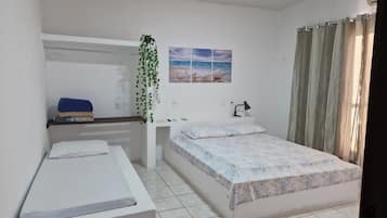 Chambre Économique avec lits jumeaux, balcon, vue jardin | Wi-Fi gratuit