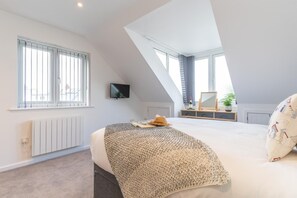 Bügeleisen/Bügelbrett, Reisekinderbett, kostenloses WLAN, Bettwäsche