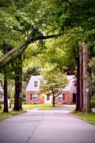 PSU 4BR/2Full Bath Home 1/4 Mile Walk to Campus, .7 miles to Beaver Stadium