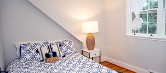 PSU 4BR/2Full Bath Home 1/4 Mile Walk to Campus, .7 miles to Beaver Stadium