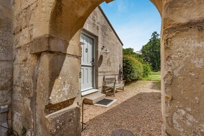 Terrace/patio - 2 Bed in Tisbury, Salisbury (oc-t44804) (Tisbury)