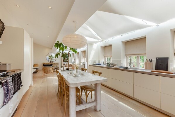 Dining - 2 Bed in Tisbury, Salisbury (oc-t44804) (Tisbury)