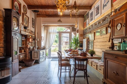 Chambre d'hôtes « La Grange Du Kerala - Chambre » avec vue montagne, terrasse partagée et Wi-Fi
