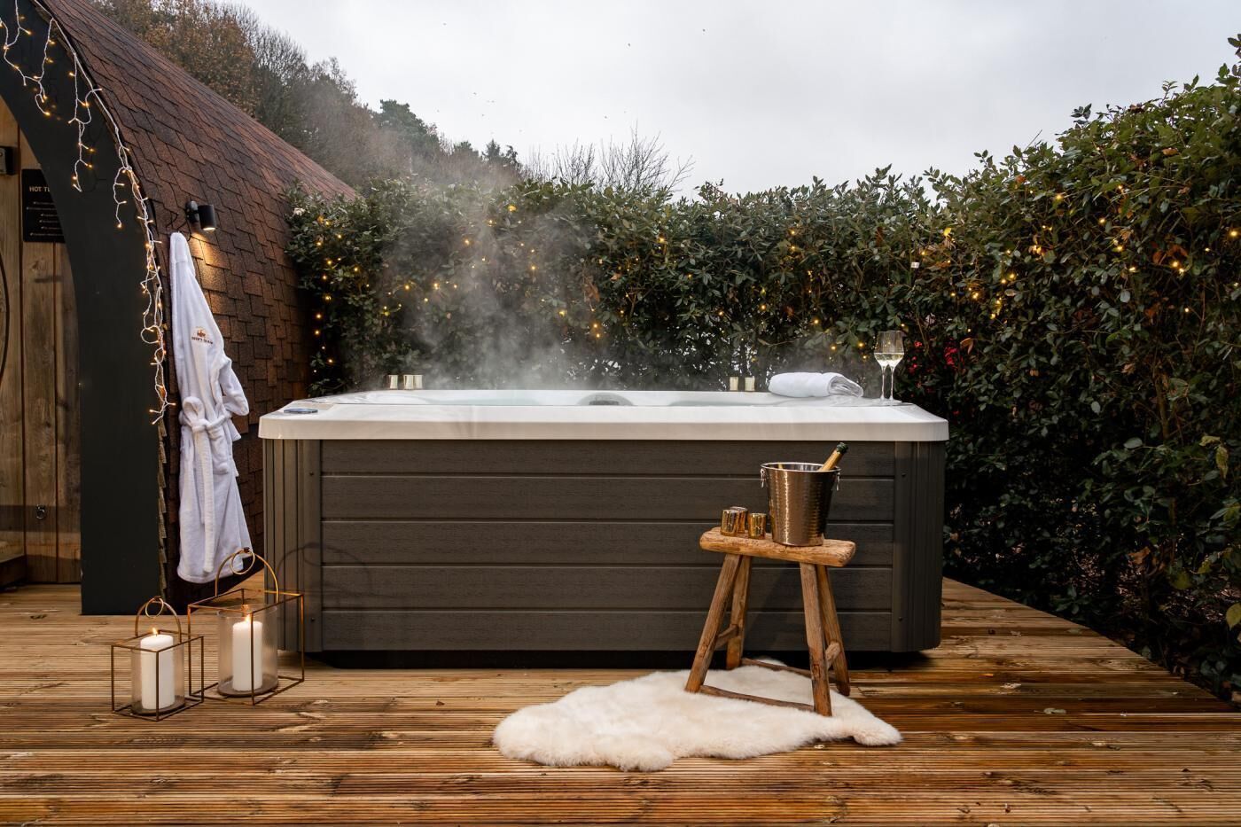 Outdoor spa tub
