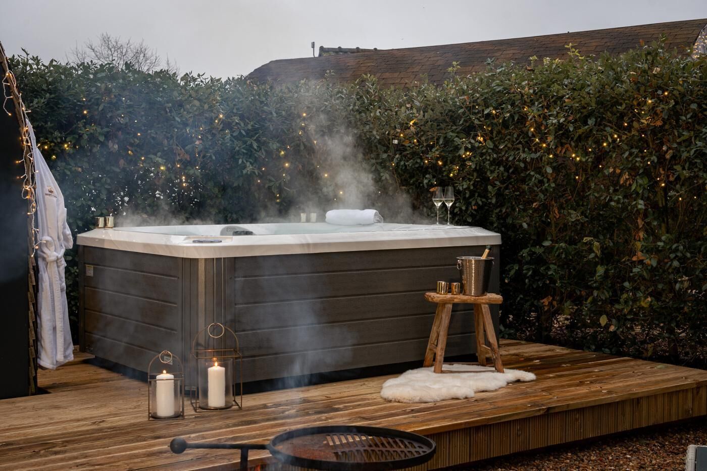 Outdoor spa tub