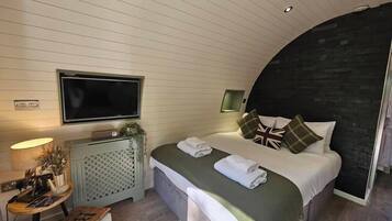 1 bedroom, iron/ironing board, WiFi (free), bed sheets