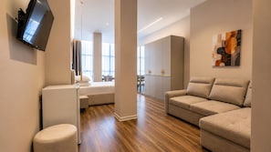 Desk, WiFi (free) - Sunset Boulevard Rooms (Vlore)