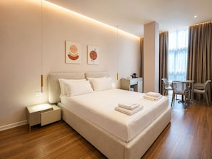 Desk, WiFi (free) - Sunset Boulevard Rooms (Vlore)