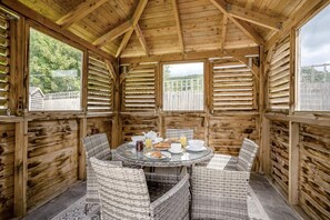 Dining - 2 Bed in Gilwern (oc-w44859) (Gilwern)