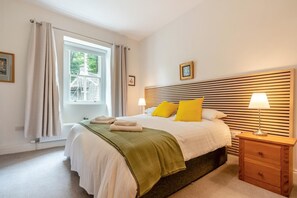 Bügeleisen/Bügelbrett, Reisekinderbett, kostenloses WLAN, Bettwäsche