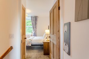 Bügeleisen/Bügelbrett, Reisekinderbett, kostenloses WLAN, Bettwäsche