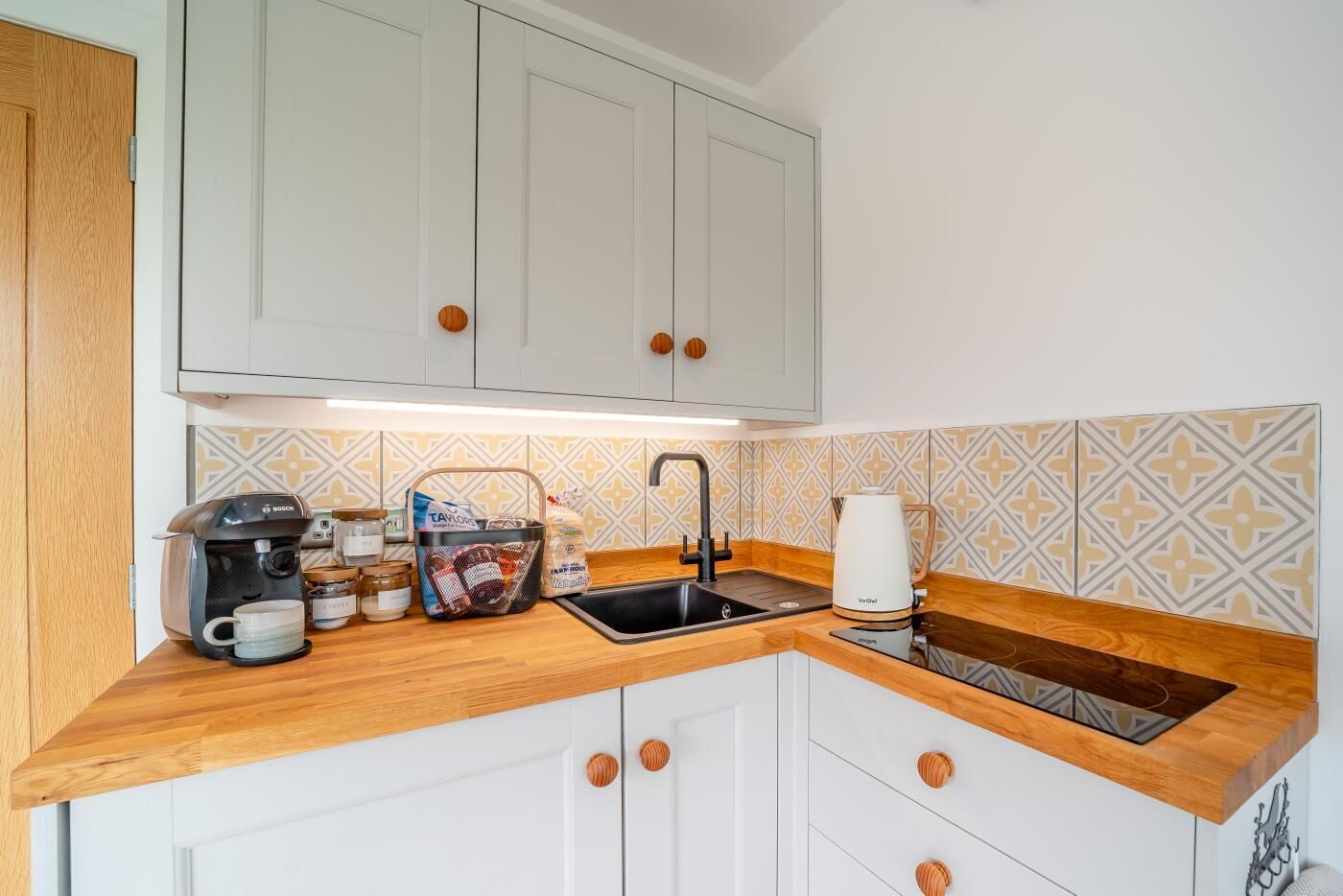 Oven, cookware/dishes/utensils