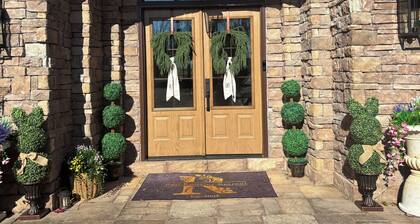 One of the largest homes on Smith Lake 9-bedroom house sleeps 28+