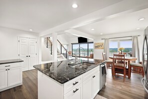Interior - Majestic View Lakehouse Douglas Lake Eagle Views (Dandridge)