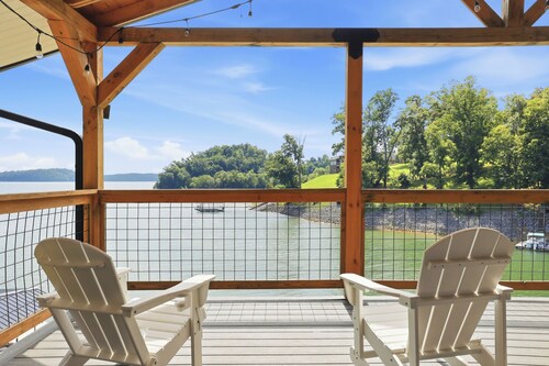 Relax at Sweetwater Cove- Dock, Hammock, Hot Tub