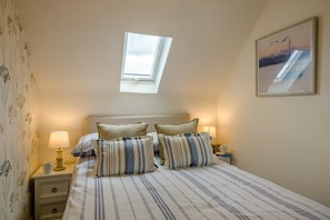 Bügeleisen/Bügelbrett, Reisekinderbett, kostenloses WLAN, Bettwäsche